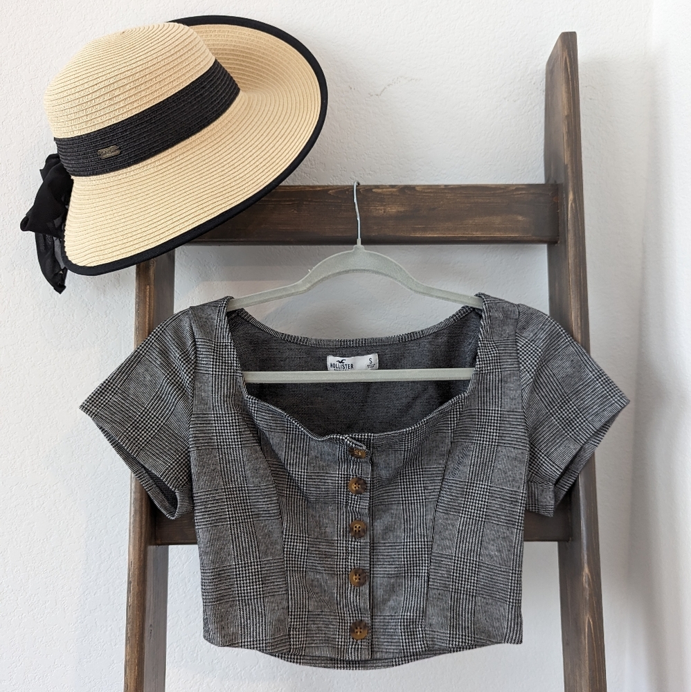Hollister Button Crop Top - Size Small